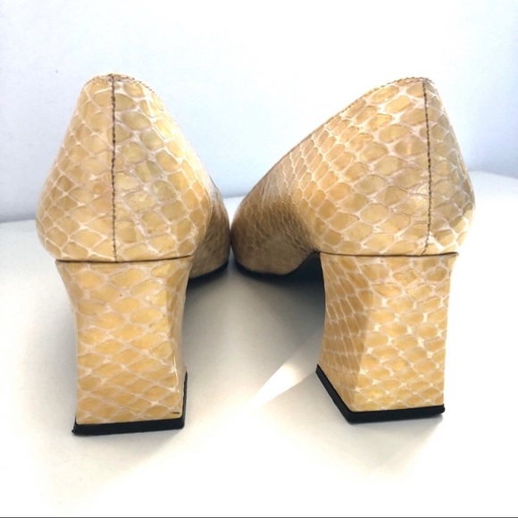 Vintage Stuart Weitzman Gold/Mustard Heels - Picture 4 of 8